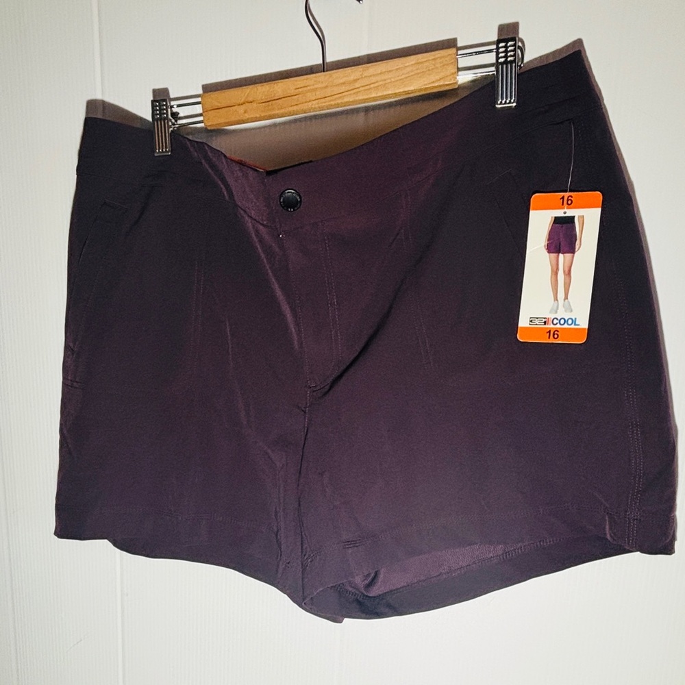 32° Cool Women’s  Size 16 Purple Athletic Golf Shorts NWT